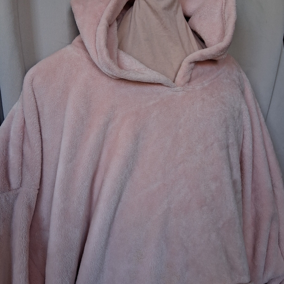Cozy Pink Hooded Robe - Picture 2 of 5